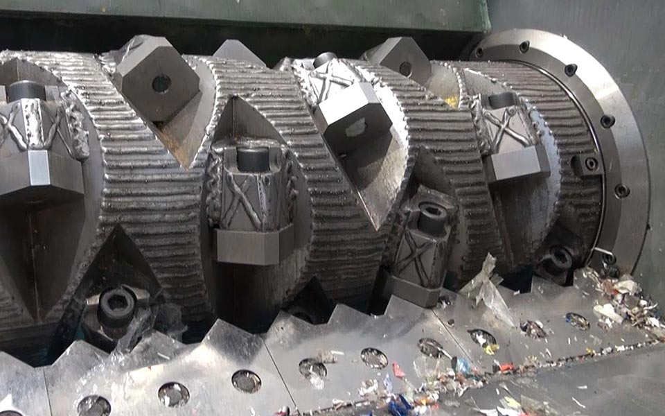 The rotor is equipped with special blades and cuts the material